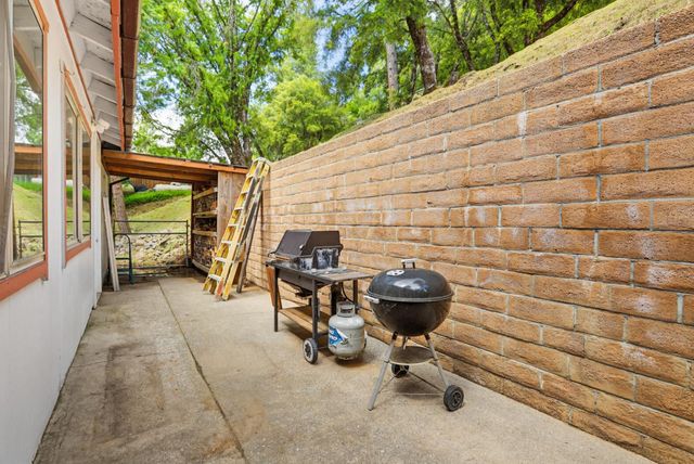 16366 Banner Quaker Hill Rd, Nevada City, CA 95959
