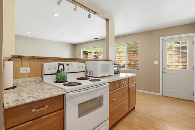 16366 Banner Quaker Hill Rd, Nevada City, CA 95959