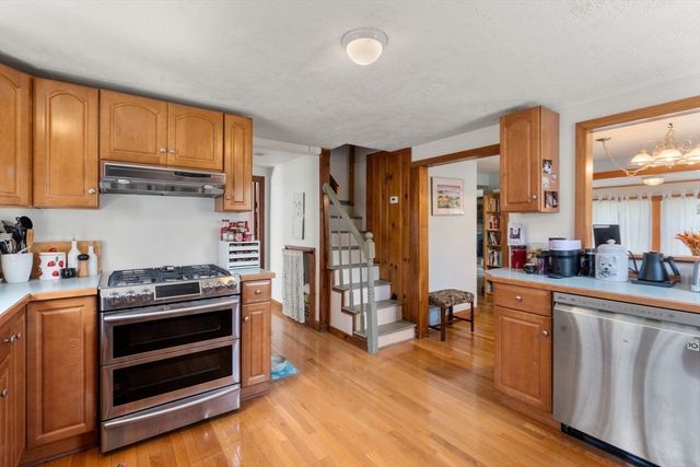 31 W Division St, Holbrook, MA 02343