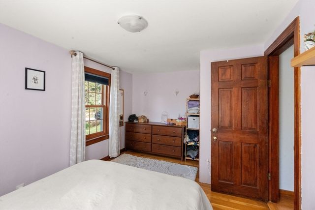 31 W Division St, Holbrook, MA 02343