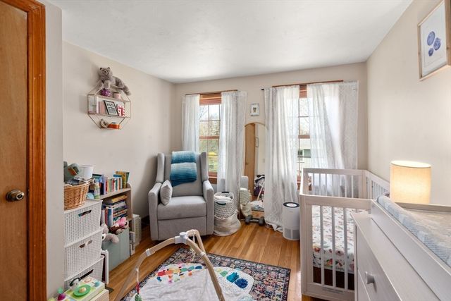 31 W Division St, Holbrook, MA 02343