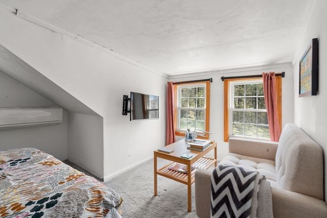 31 W Division St, Holbrook, MA 02343