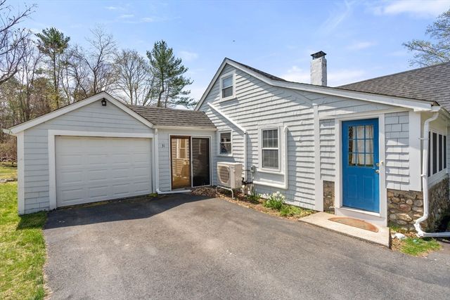 31 W Division St, Holbrook, MA 02343