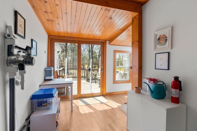 31 W Division St, Holbrook, MA 02343