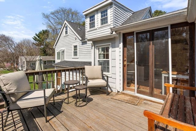 31 W Division St, Holbrook, MA 02343