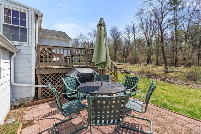 31 W Division St, Holbrook, MA 02343