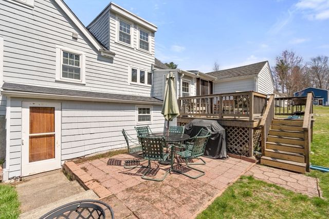 31 W Division St, Holbrook, MA 02343