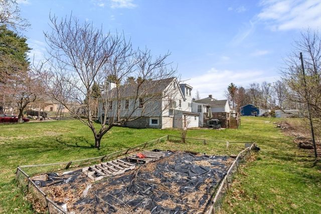 31 W Division St, Holbrook, MA 02343