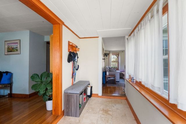 31 W Division St, Holbrook, MA 02343