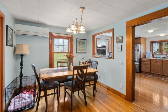 31 W Division St, Holbrook, MA 02343