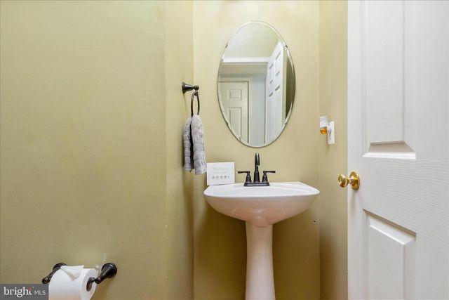 222 STEPHENS RUN ST, Stephens City, VA 22655