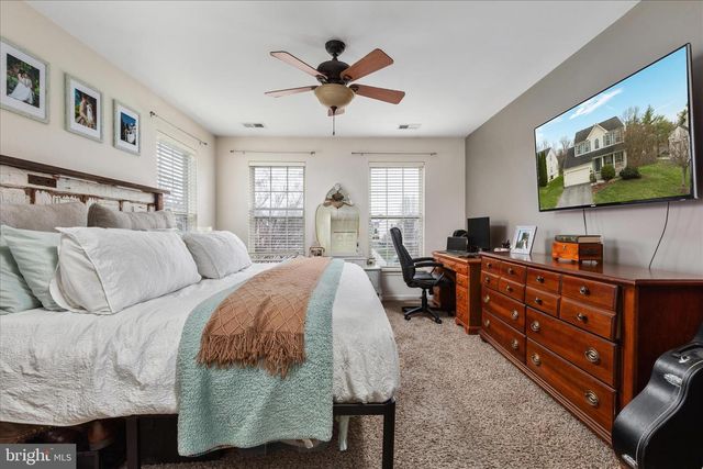 222 STEPHENS RUN ST, Stephens City, VA 22655