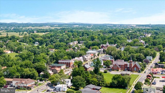 222 STEPHENS RUN ST, Stephens City, VA 22655