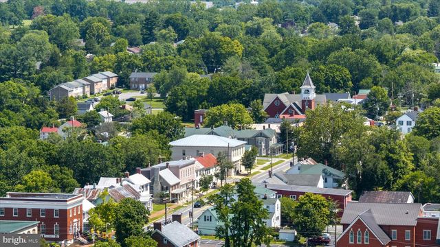 222 STEPHENS RUN ST, Stephens City, VA 22655