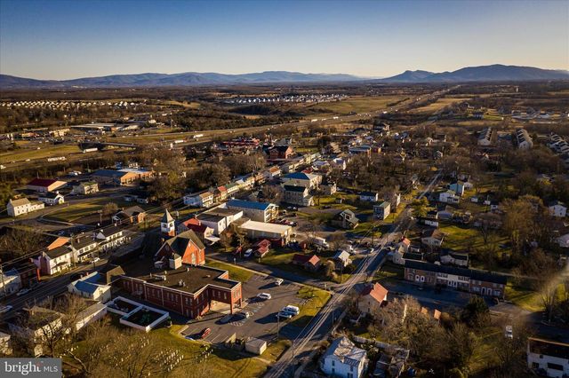 222 STEPHENS RUN ST, Stephens City, VA 22655