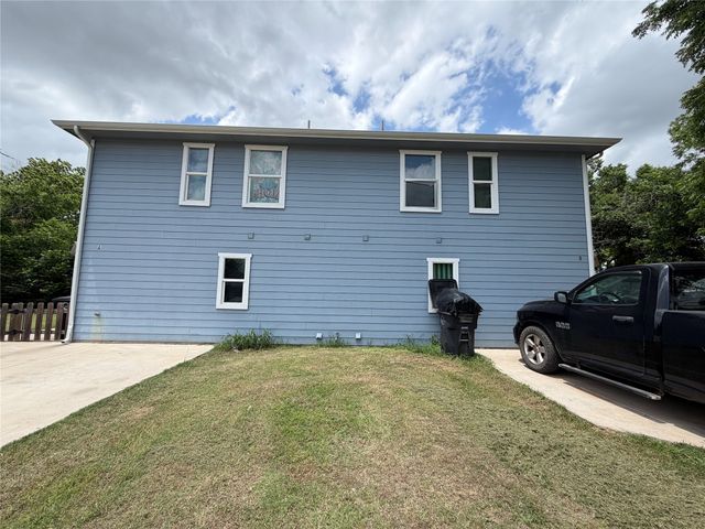 602 Sabine Avenue, Cleburne, TX 76031