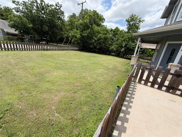 602 Sabine Avenue, Cleburne, TX 76031
