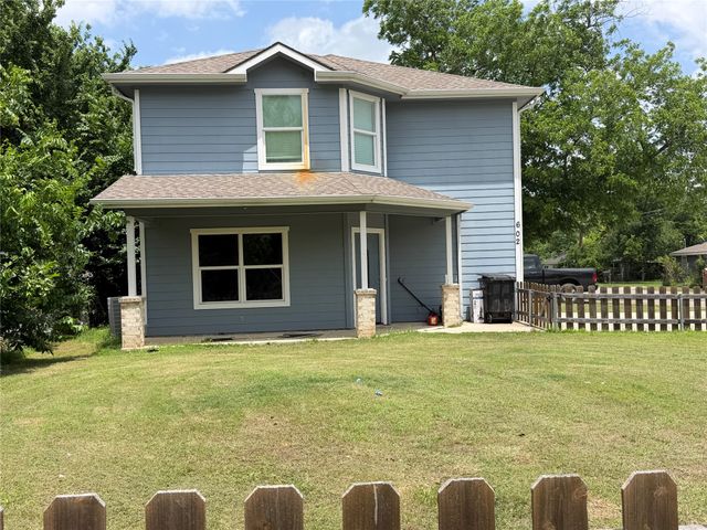 602 Sabine Avenue, Cleburne, TX 76031