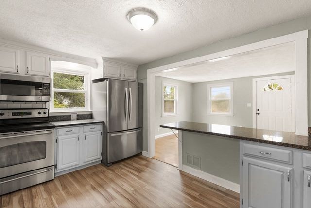 519 Turnpike St, Easton, MA 02375