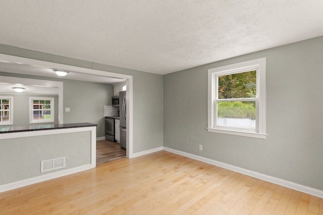 519 Turnpike St, Easton, MA 02375