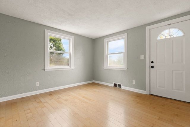 519 Turnpike St, Easton, MA 02375