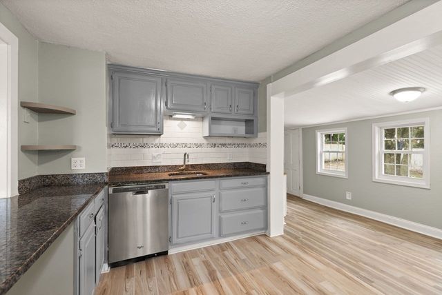 519 Turnpike St, Easton, MA 02375