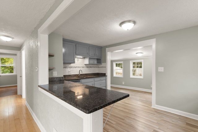 519 Turnpike St, Easton, MA 02375