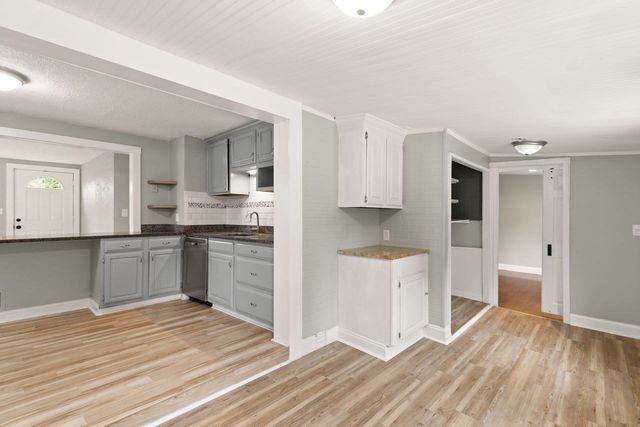 519 Turnpike St, Easton, MA 02375