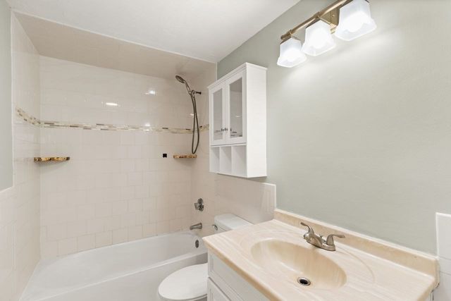 519 Turnpike St, Easton, MA 02375