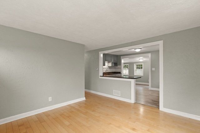 519 Turnpike St, Easton, MA 02375
