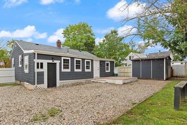 519 Turnpike St, Easton, MA 02375