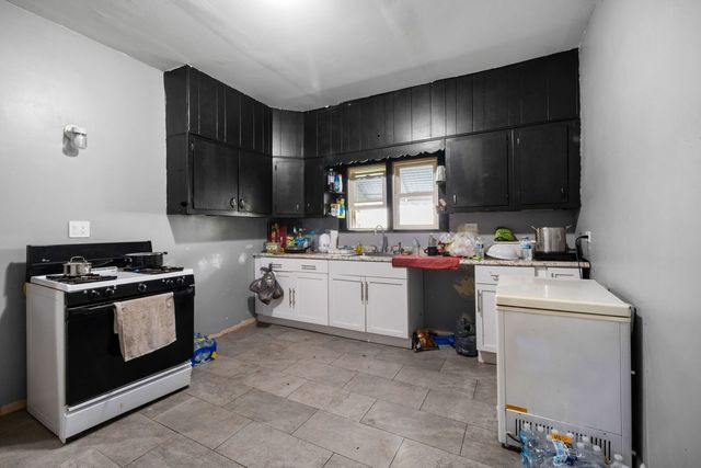 11527 S La Salle Street, Chicago, IL 60628