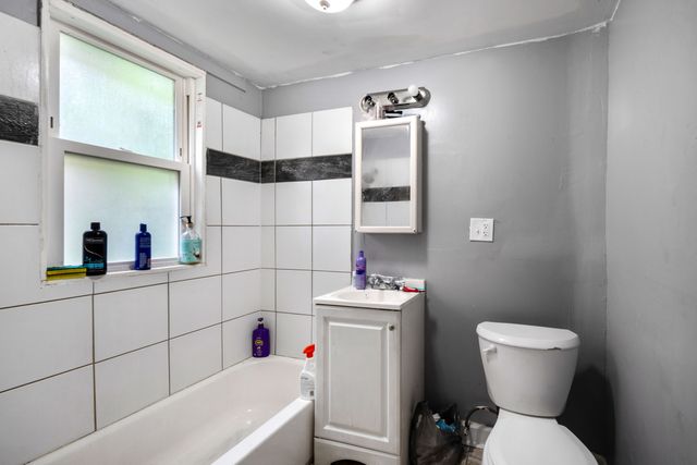 11527 S La Salle Street, Chicago, IL 60628