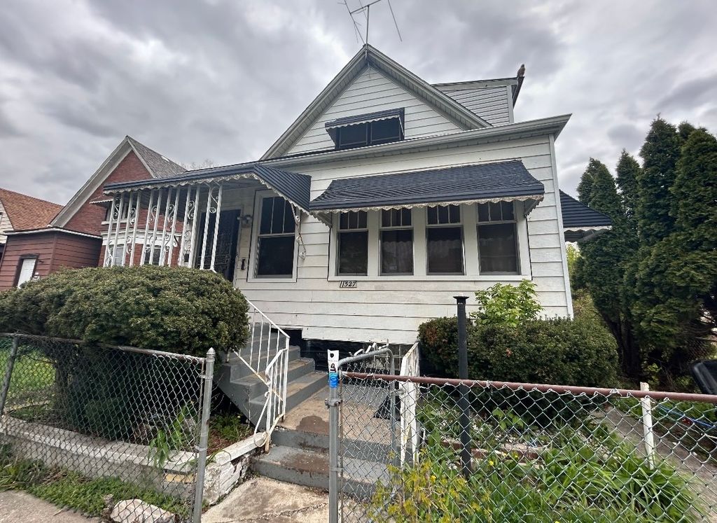 11527 S La Salle Street, Chicago, IL 60628