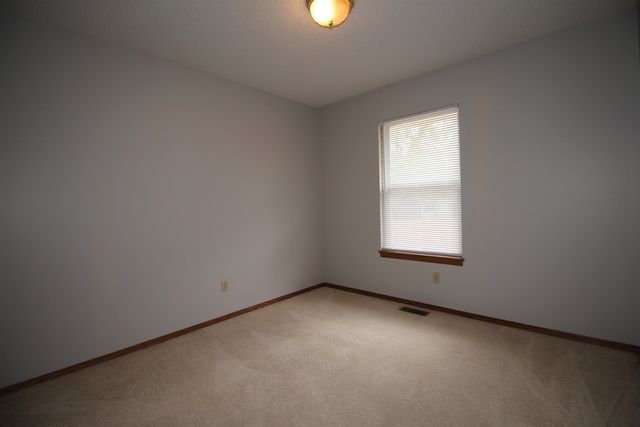 1114 S Longford St, Wichita, KS 67207