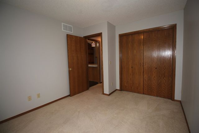 1114 S Longford St, Wichita, KS 67207