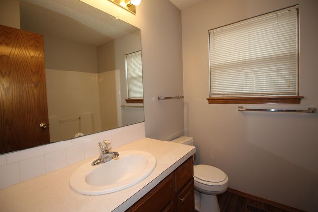 1114 S Longford St, Wichita, KS 67207