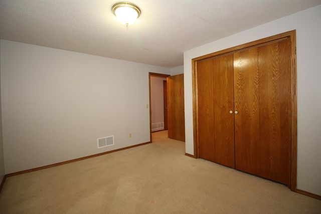 1114 S Longford St, Wichita, KS 67207