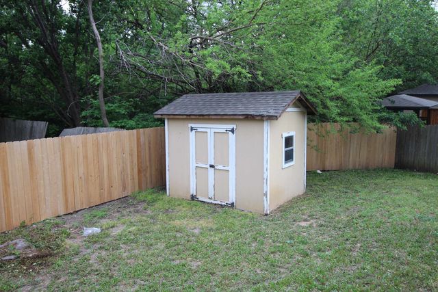 1114 S Longford St, Wichita, KS 67207