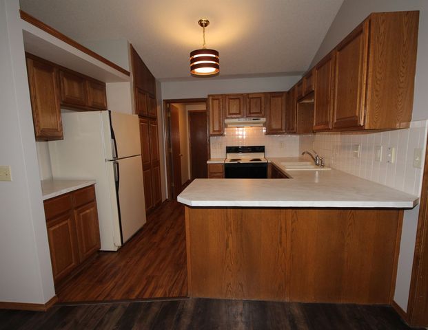 1114 S Longford St, Wichita, KS 67207