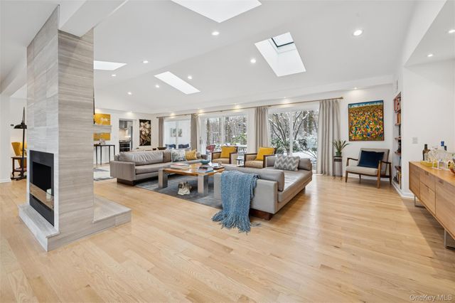 383 254th Street, Bronx, NY 10471