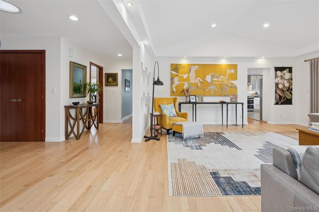 383 254th Street, Bronx, NY 10471