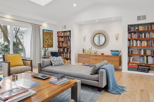 383 254th Street, Bronx, NY 10471