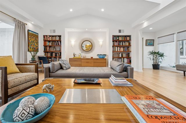 383 254th Street, Bronx, NY 10471