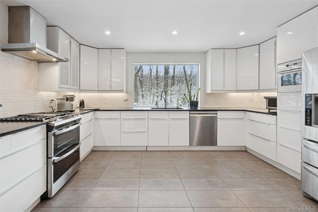 383 254th Street, Bronx, NY 10471