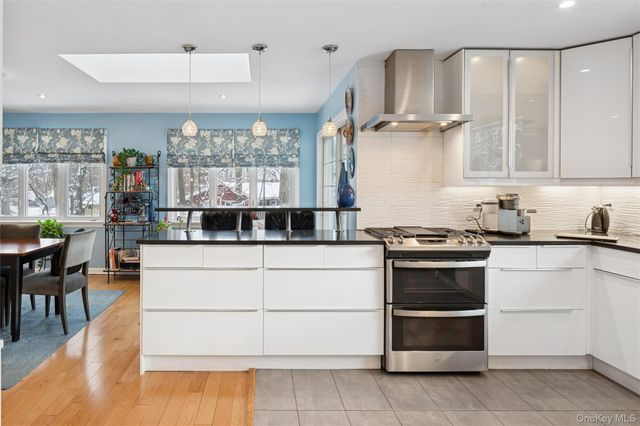 383 254th Street, Bronx, NY 10471