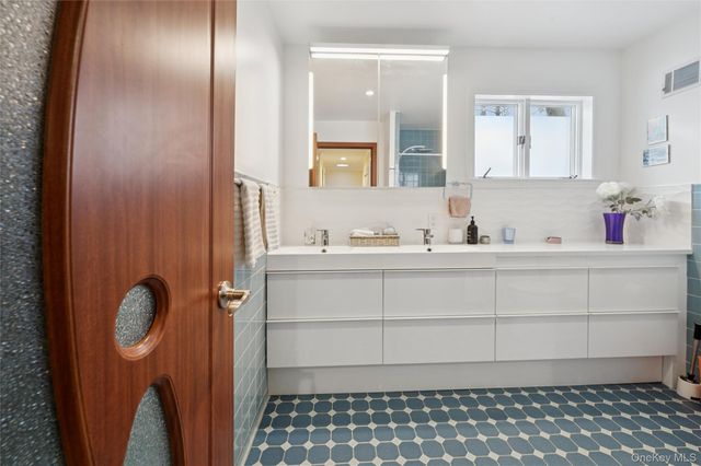 383 254th Street, Bronx, NY 10471