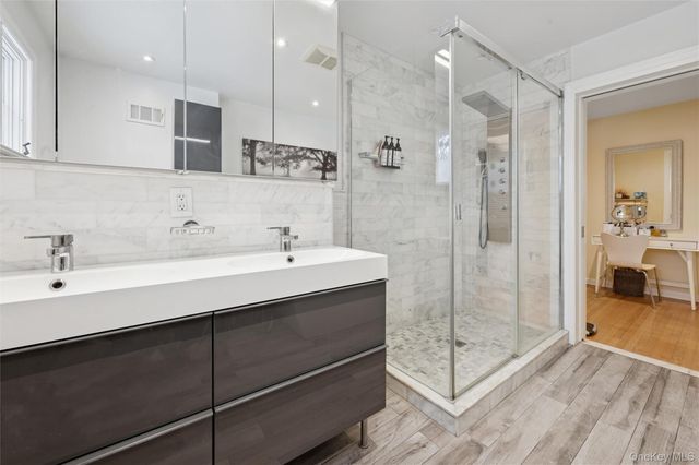 383 254th Street, Bronx, NY 10471