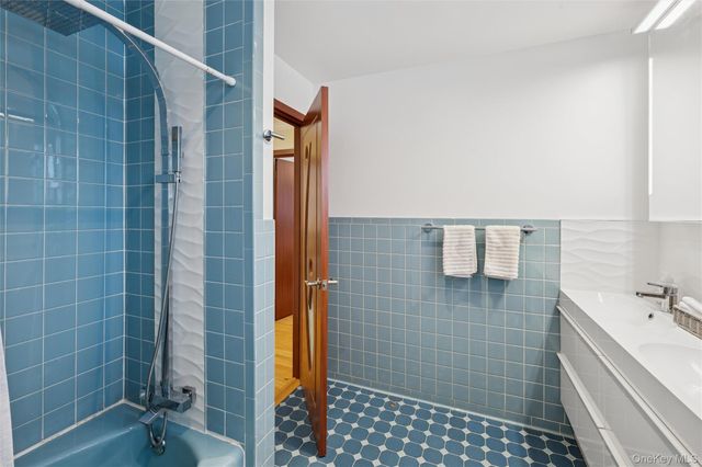 383 254th Street, Bronx, NY 10471