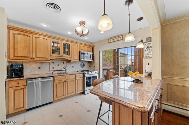 425 Victor St, Saddle Brook Twp., NJ 07663